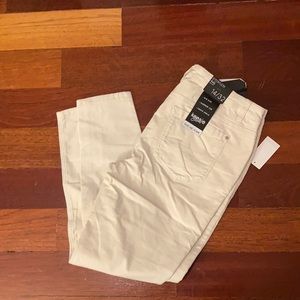 NWT Kenzie 14/32 off white jeans. Soft suede feel
